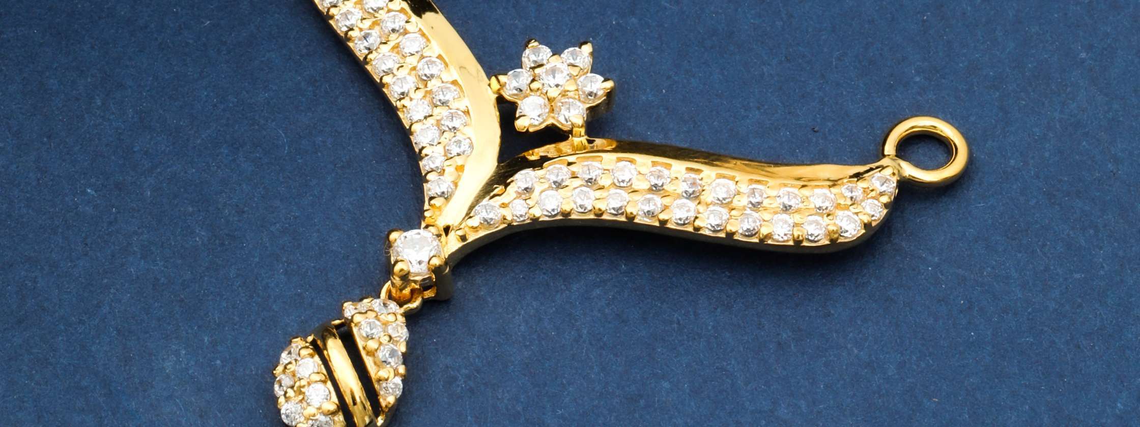 Gold CZ pendant detail